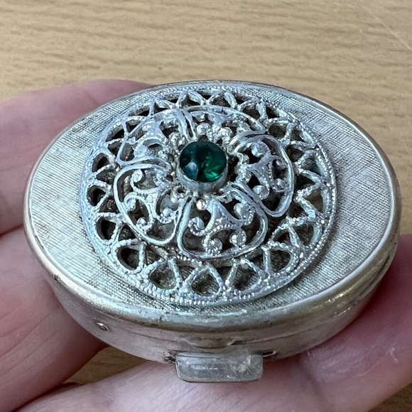 ANTIQUE STERLING SILVER GREEN PASTE RHINESTONE ORNATE TRINKET JEWELRY BOX LISBON